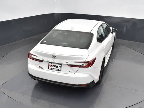 Used 2025 Toyota Camry SE image 38