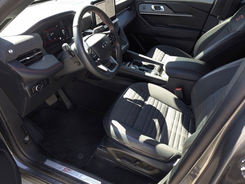 Used 2025 Ford Explorer ST-Line w/ Premium Package image 9