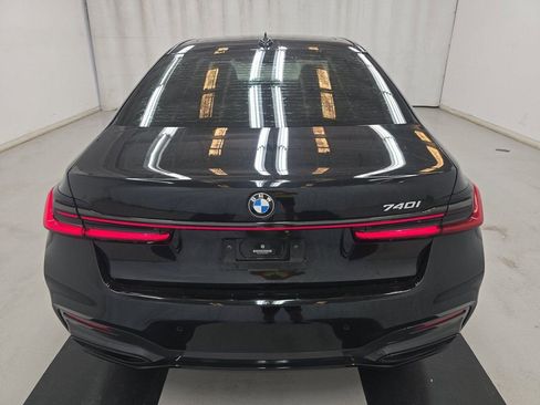 Used 2021 BMW 740i w/ M Sport Package image 5