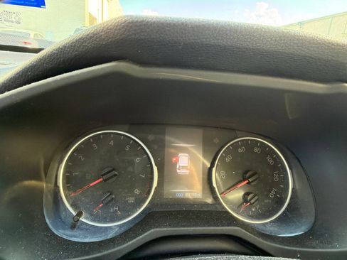 Used 2019 Toyota RAV4 LE FWD image 6