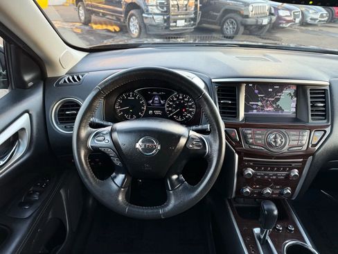 Used 2015 Nissan Pathfinder Platinum image 27