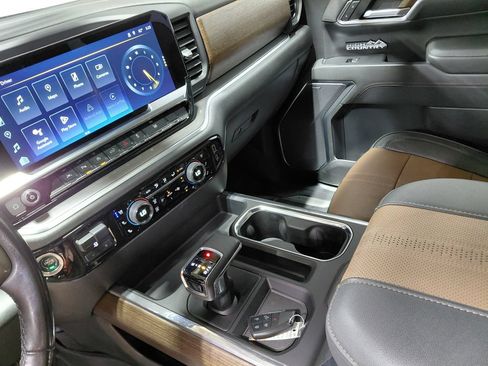 Used 2023 Chevrolet Silverado 1500 High Country w/ High Country Premium Package AWD/4WD image 36