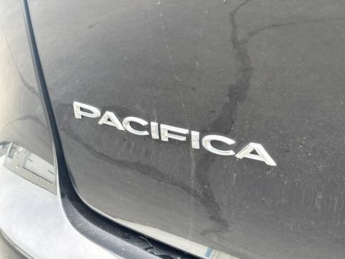 Used 2022 Chrysler Pacifica Limited FWD image 9