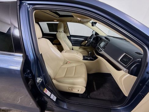 Used 2018 Toyota Highlander XLE image 27