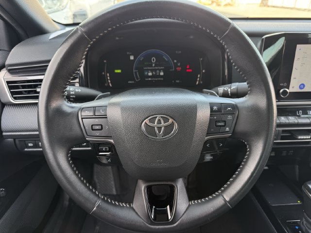 Used 2025 Toyota Camry SE w/ Convenience Package FWD image 14