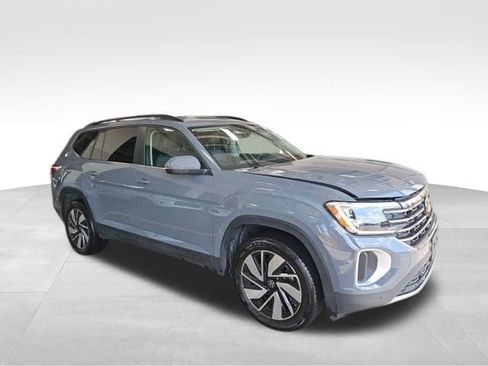 Used 2025 Volkswagen Atlas SE AWD/4WD image 3