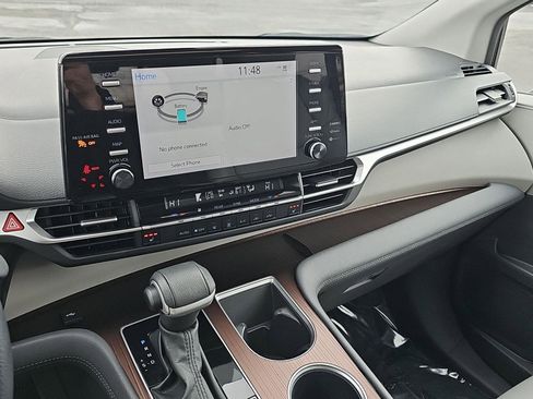 Used 2023 Toyota Sienna XLE image 16