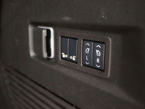 Used 2025 GMC Yukon Denali AWD/4WD image 20