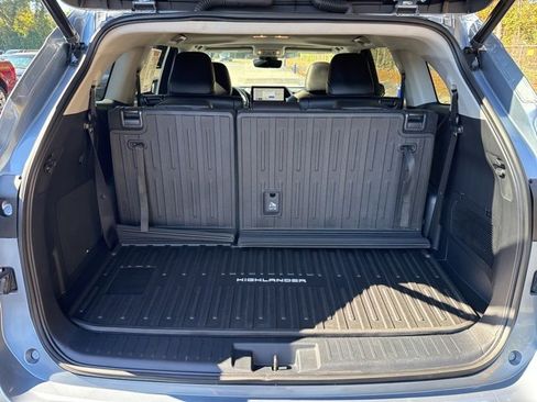 Used 2023 Toyota Highlander L image 29