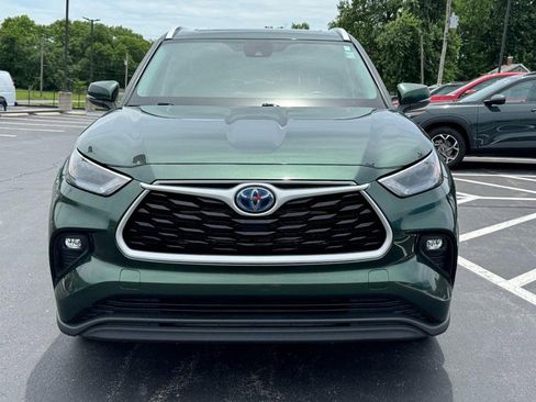 Used 2024 Toyota Highlander XLE AWD/4WD image 9