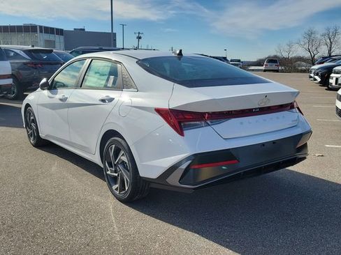 New 2026 Hyundai Elantra Limited FWD image 3