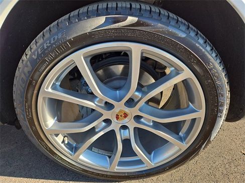 Used 2023 Porsche Cayenne image 32