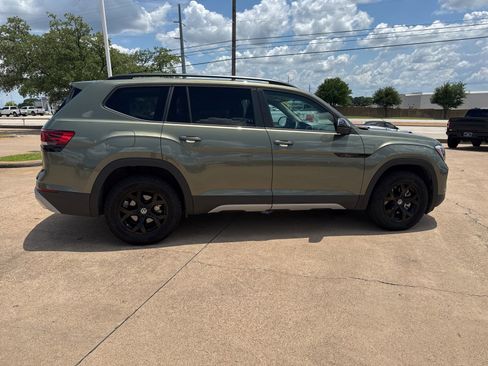 Used 2024 Volkswagen Atlas Peak Edition SE AWD/4WD image 8