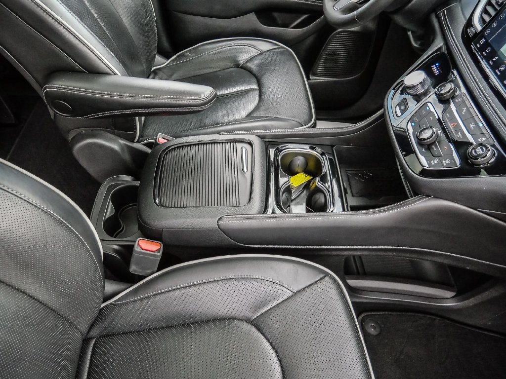 Used 2025 Chrysler Pacifica Limited FWD image 19