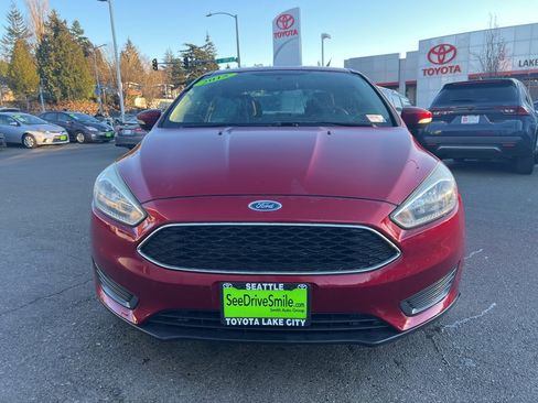 Used 2015 Ford Focus SE image 2