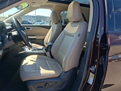 Certified 2023 Ford Explorer XLT w/ Equipment Group 202A AWD/4WD image 14