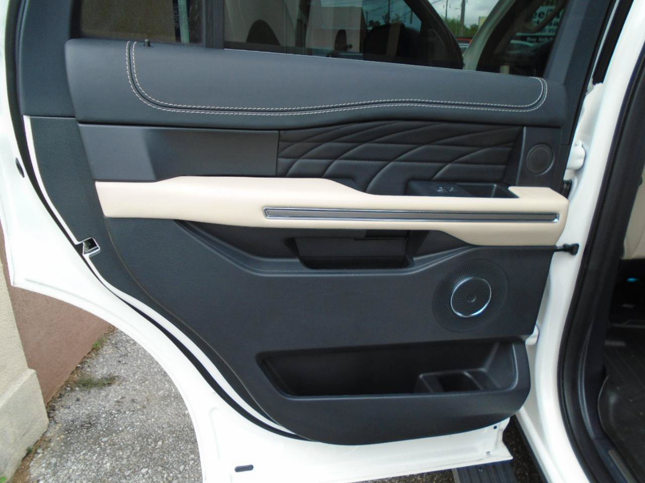Used 2024 Ford Expedition Platinum RWD image 10