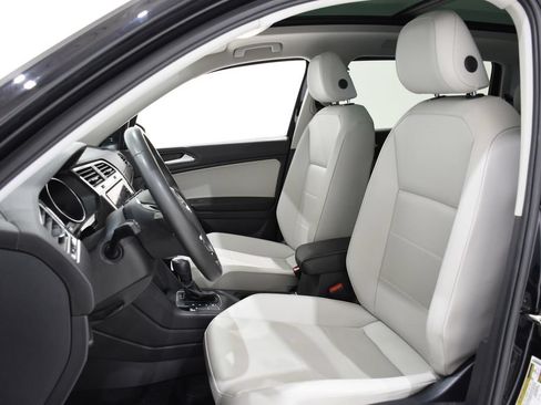Used 2021 Volkswagen Tiguan SE w/ Panoramic Sunroof Package FWD image 26
