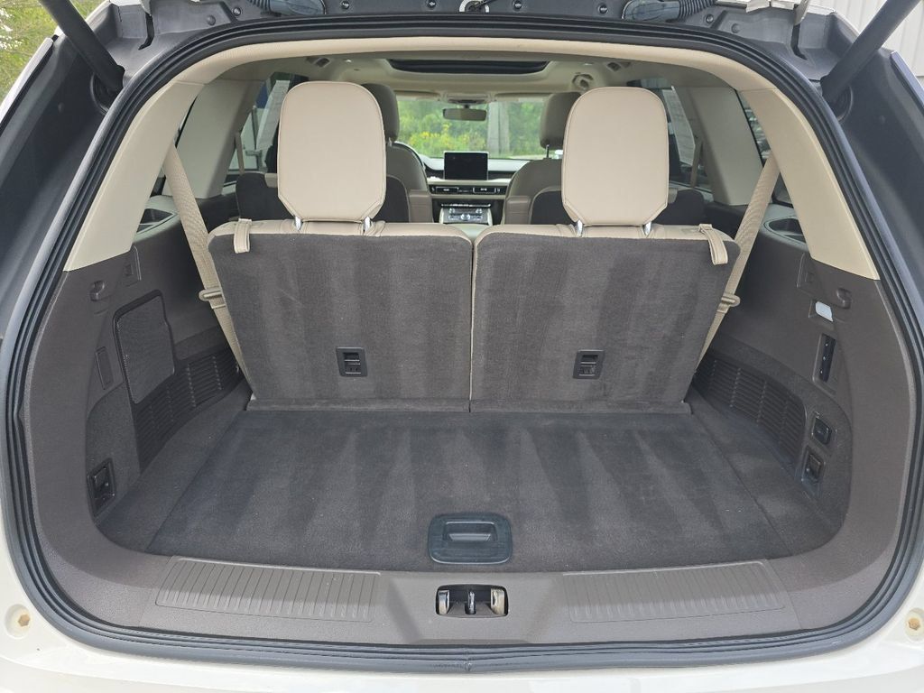 Used 2022 Lincoln Aviator Reserve w/ Equipment Group 201A AWD/4WD image 17