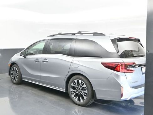 New 2026 Honda Odyssey Elite image 3