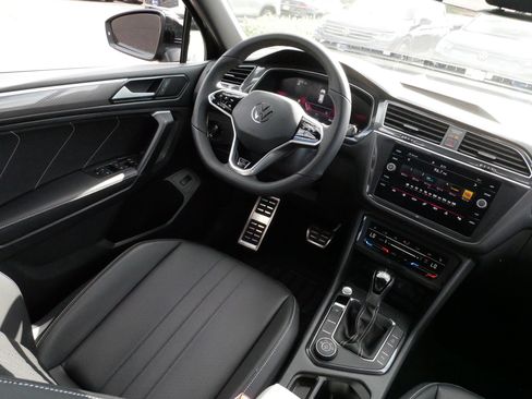 Certified 2024 Volkswagen Tiguan SE R-Line AWD/4WD image 9