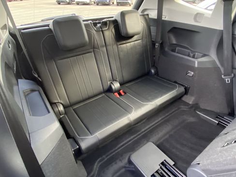 Certified 2023 Volkswagen Tiguan SE FWD image 30