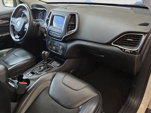 Used 2019 Jeep Cherokee Latitude Plus FWD image 19