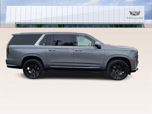 Used 2021 Cadillac Escalade ESV Premium Luxury image 9