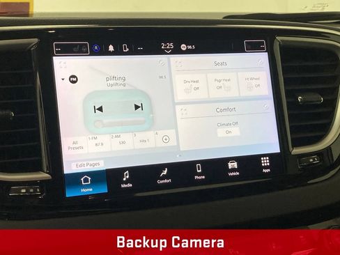 Used 2023 Chrysler Pacifica Touring-L FWD image 3