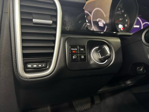 Used 2021 Porsche Cayenne Coupe w/ Premium Package AWD/4WD image 23