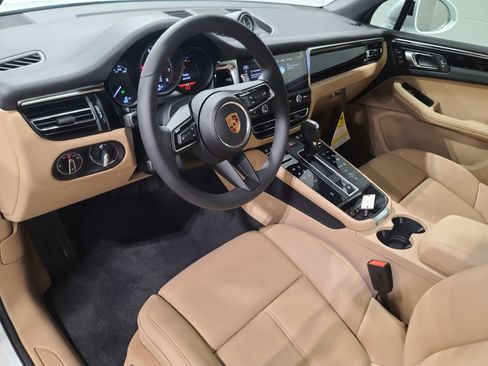 New 2026 Porsche Macan image 4