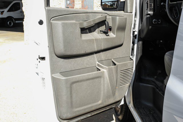 Used 2020 Chevrolet Express 3500 w/ Driver Convenience Package RWD image 28