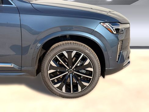 New 2026 Volvo XC90 B6 Plus w/ Protection Package Premier image 11