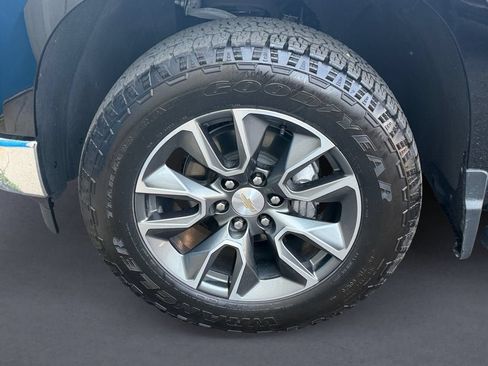Used 2023 Chevrolet Silverado 1500 LT AWD/4WD image 9