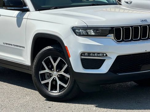Used 2023 Jeep Grand Cherokee Limited AWD/4WD image 40