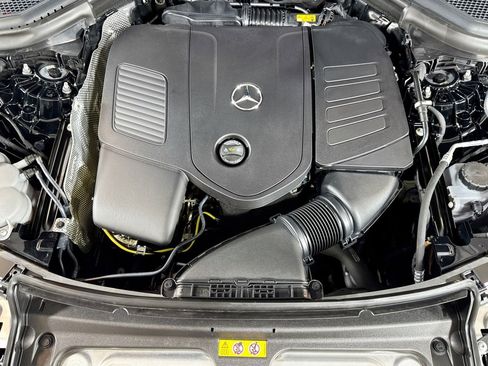 Used 2024 Mercedes-Benz GLC 300 4MATIC image 29