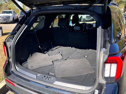 Used 2025 Ford Explorer ST-Line w/ ST-Line Street Pack image 32