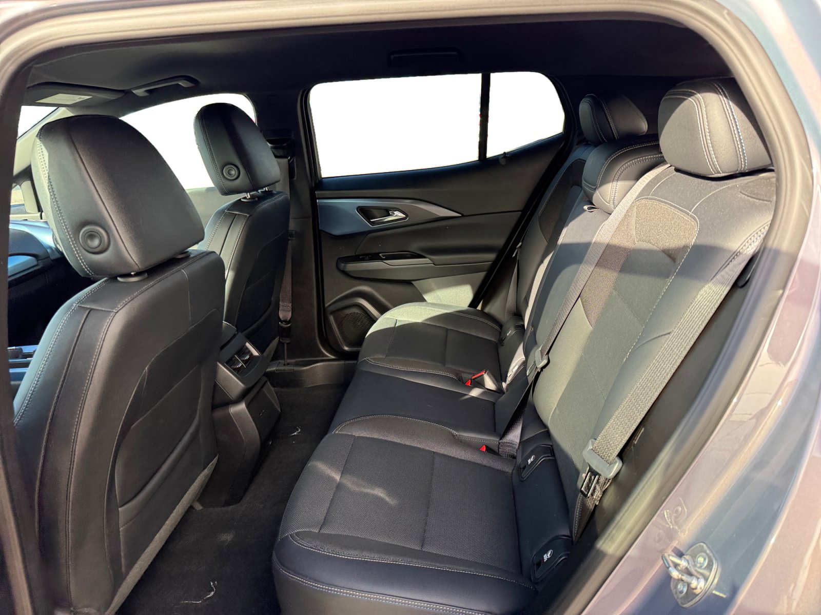 Used 2024 Chevrolet Equinox EV LT w/ LPO, Blackout Package FWD image 16