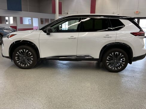Used 2024 Nissan Rogue Platinum image 8