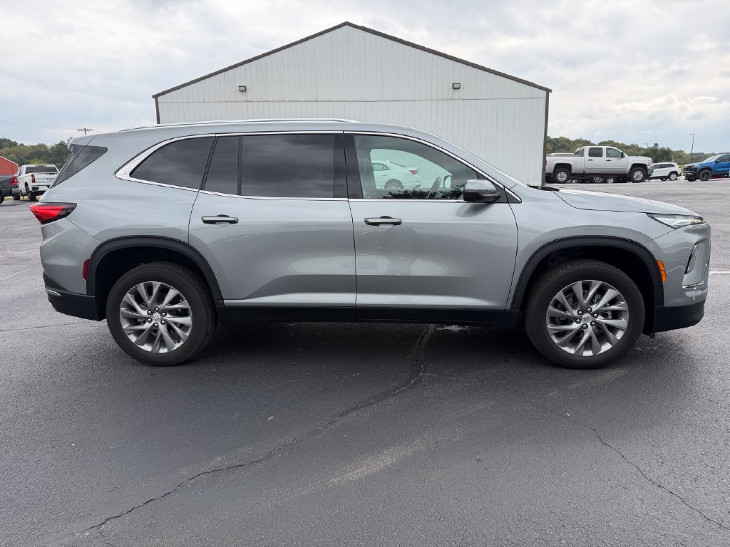 Used 2025 Buick Enclave Preferred AWD/4WD image 4