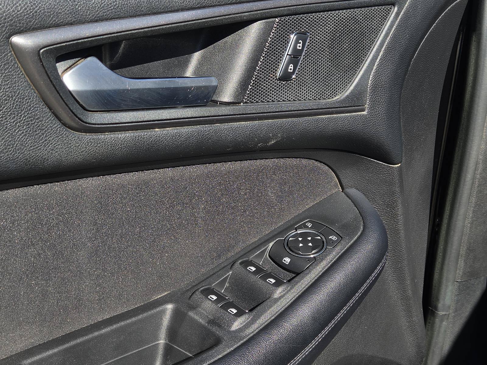 Used 2018 Ford Edge SE FWD image 27