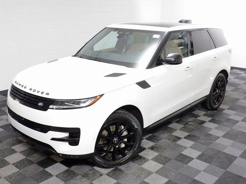 Used 2024 Land Rover Range Rover Sport SE image 2