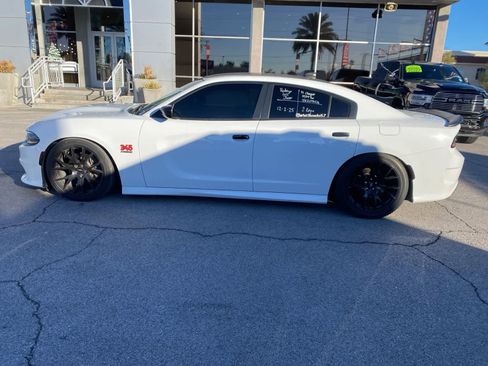 Used 2019 Dodge Charger R/T w/ Blacktop Package image 10