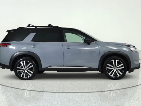 Used 2024 Nissan Pathfinder Platinum FWD image 4