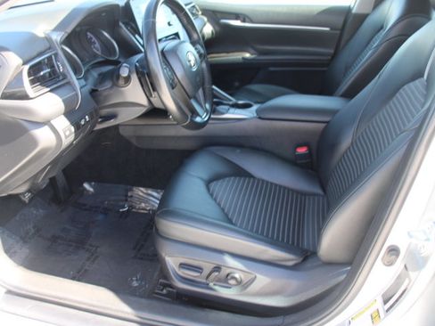 Used 2023 Toyota Camry SE FWD image 11