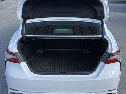 Used 2022 Toyota Camry SE image 11