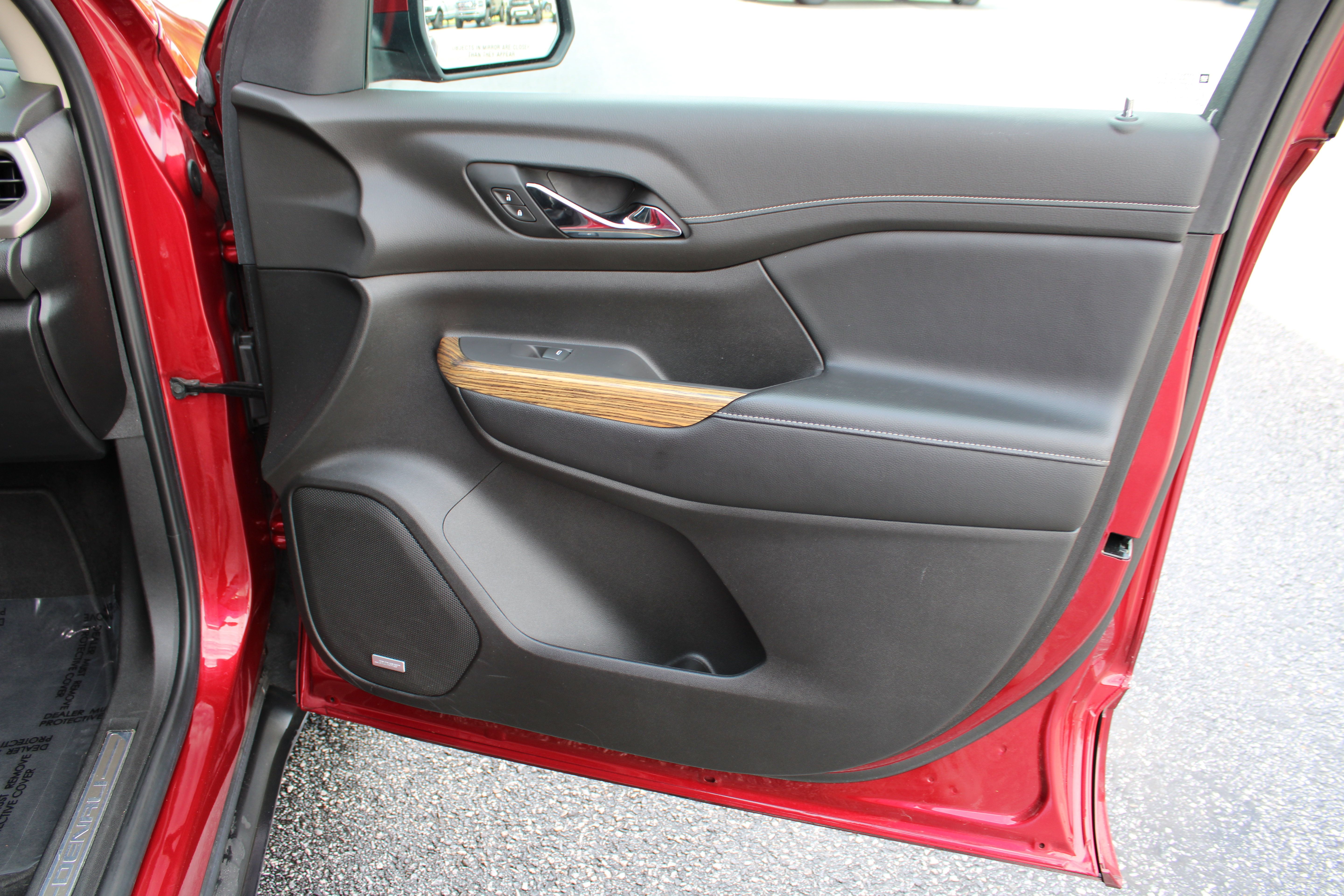 Used 2019 GMC Acadia Denali w/ Technology Package FWD image 18