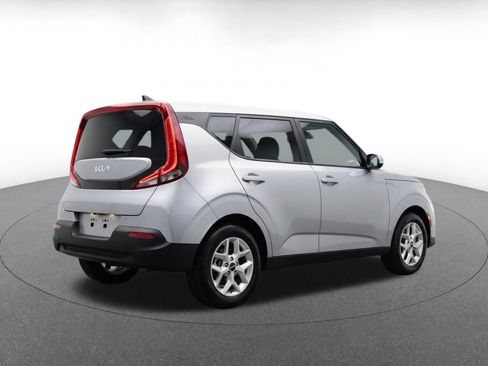 Used 2025 Kia Soul LX w/ LX Technology Package FWD image 7