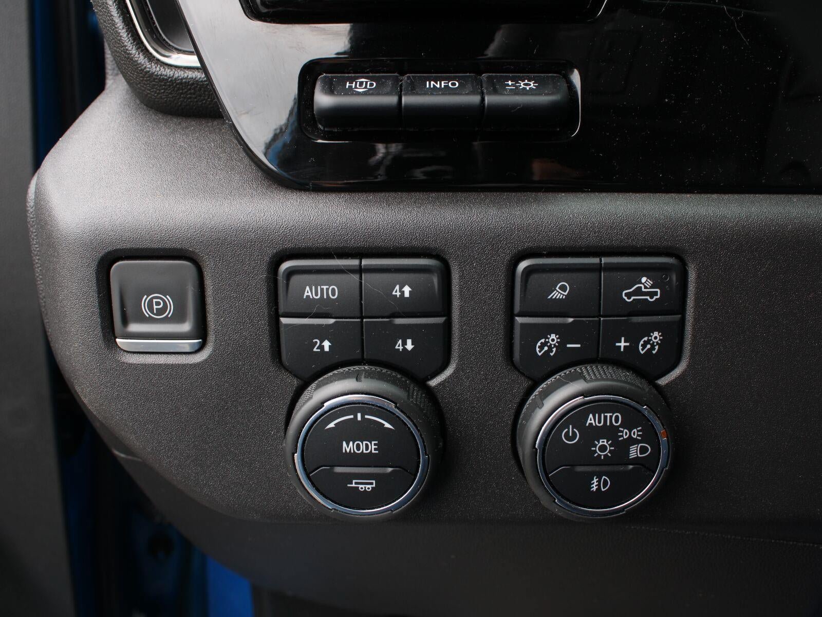 Certified 2022 Chevrolet Silverado 1500 ZR2 w/ Technology Package AWD/4WD image 9