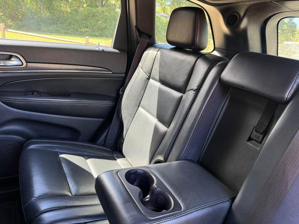 Used 2015 Jeep Grand Cherokee Limited w/ Luxury Group II RWD image 29